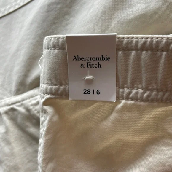 NEVER WORN TAGS ON Abercrombie Relaxed Cargo Pants, Color Khaki, size US 28 or 6 - Picture 2 of 5